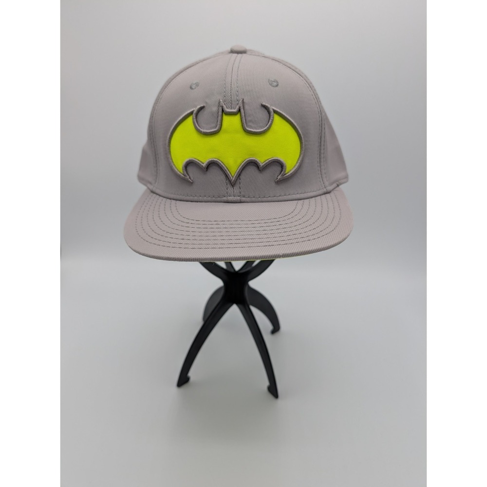 Batman Hat Men's Flex FITTED Gray Yellow Embroidered DC Comics‎